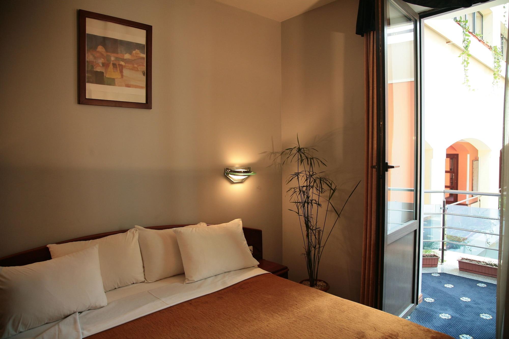 Ararat Hotel Yerevan Bagian luar foto