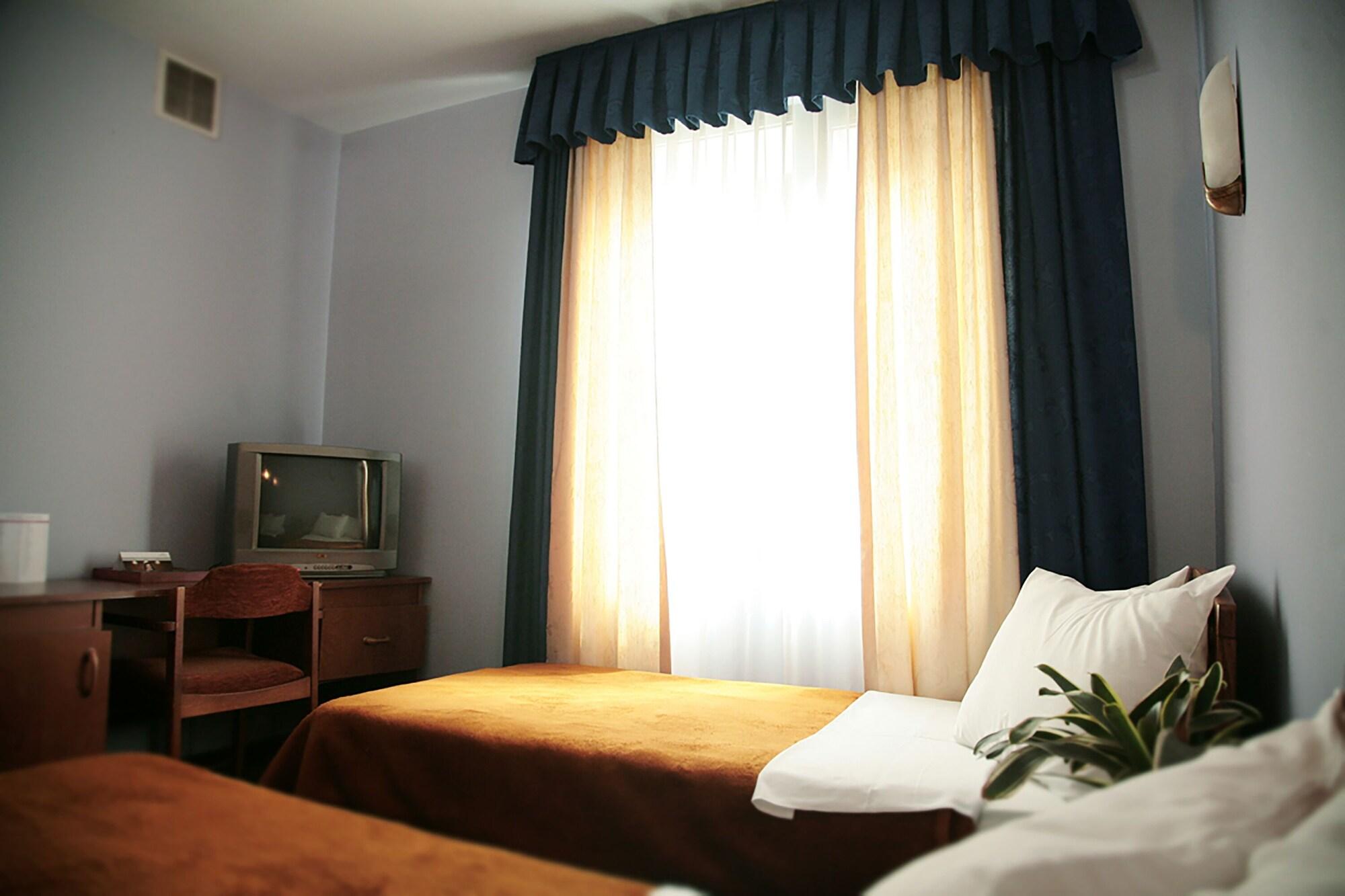 Ararat Hotel Yerevan Bagian luar foto