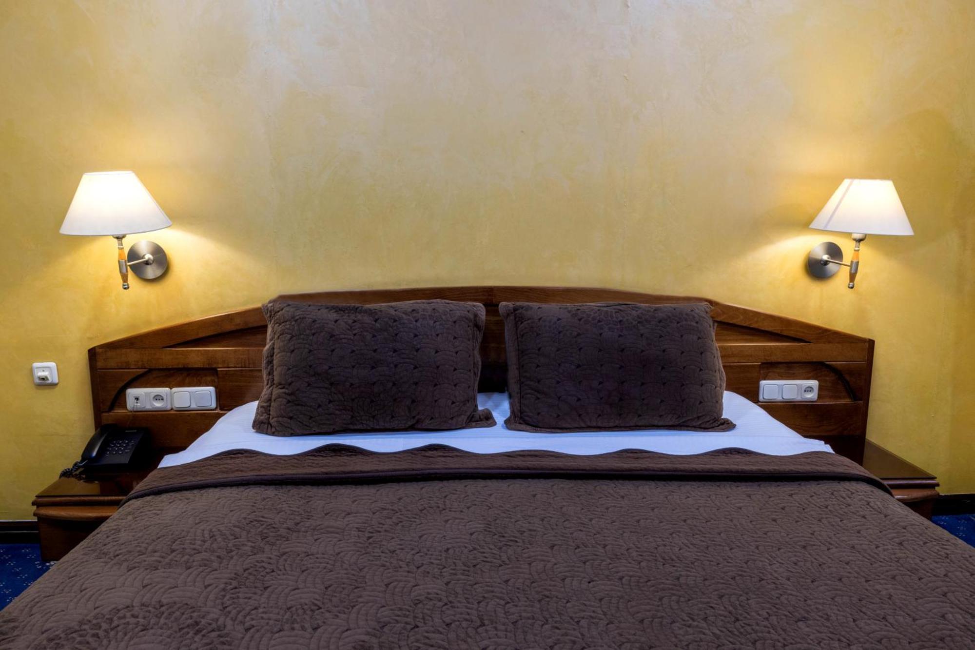 Ararat Hotel Yerevan Bagian luar foto