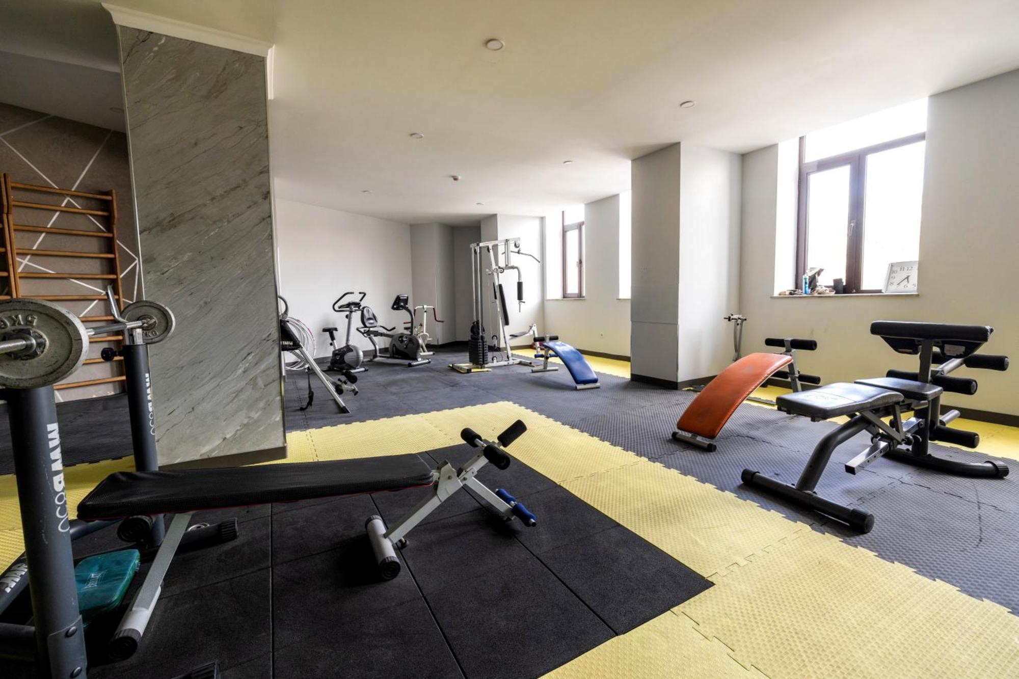 Ararat Hotel Yerevan Bagian luar foto