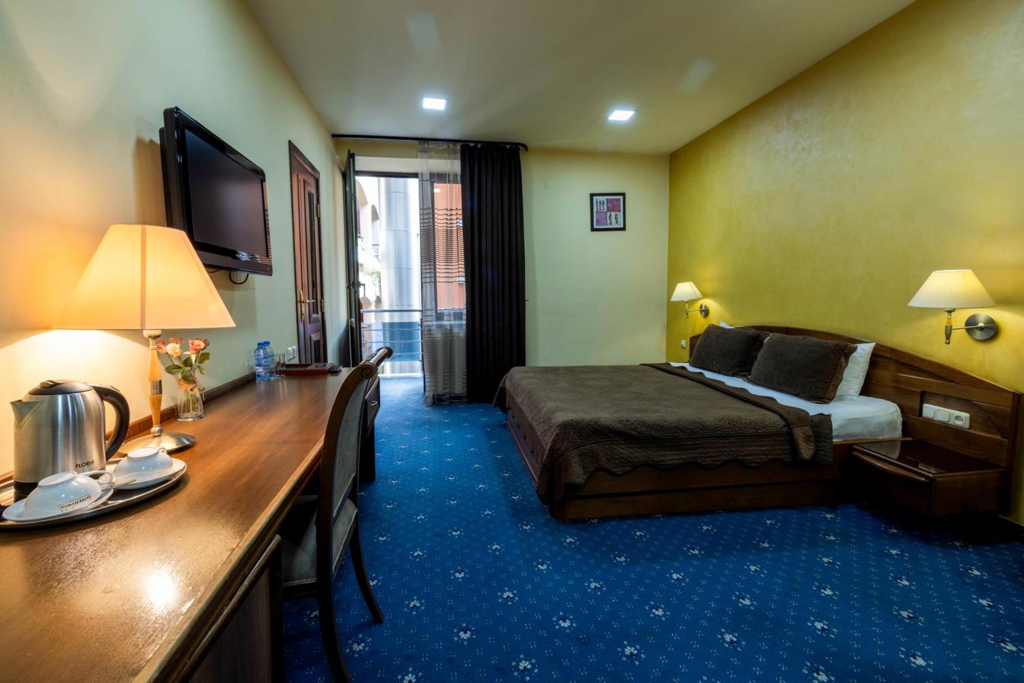 Ararat Hotel Yerevan Bagian luar foto