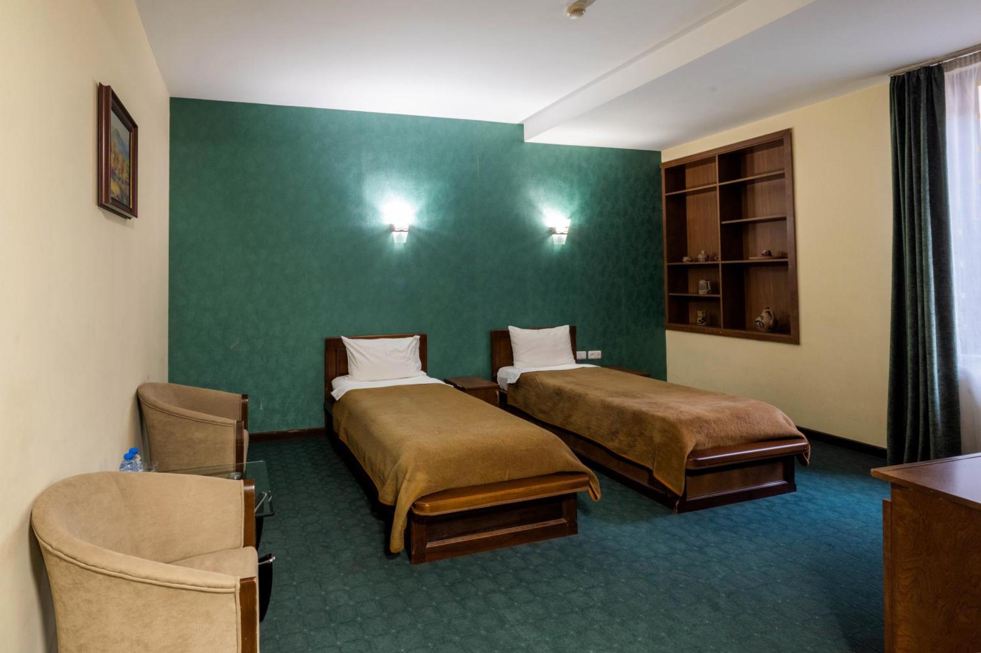 Ararat Hotel Yerevan Bagian luar foto
