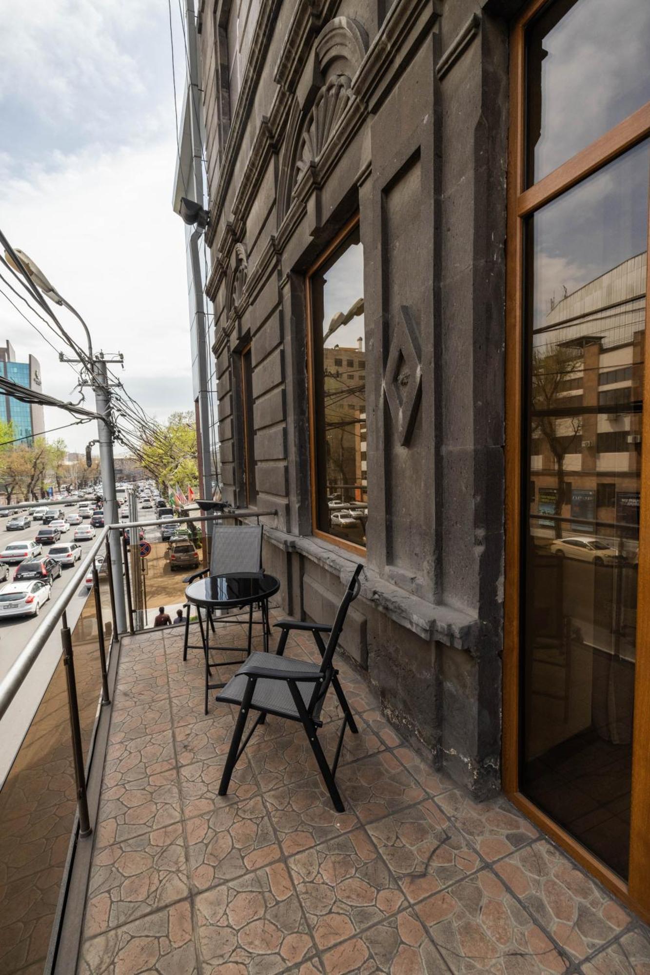 Ararat Hotel Yerevan Bagian luar foto