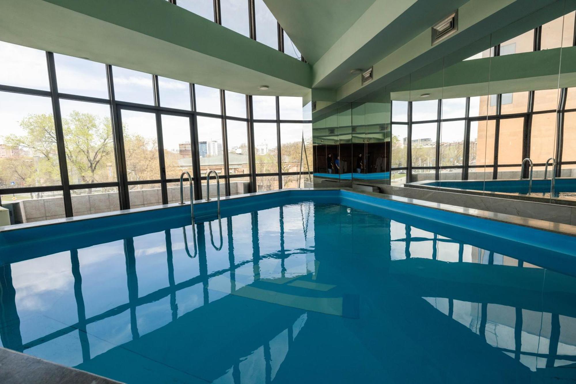 Ararat Hotel Yerevan Bagian luar foto