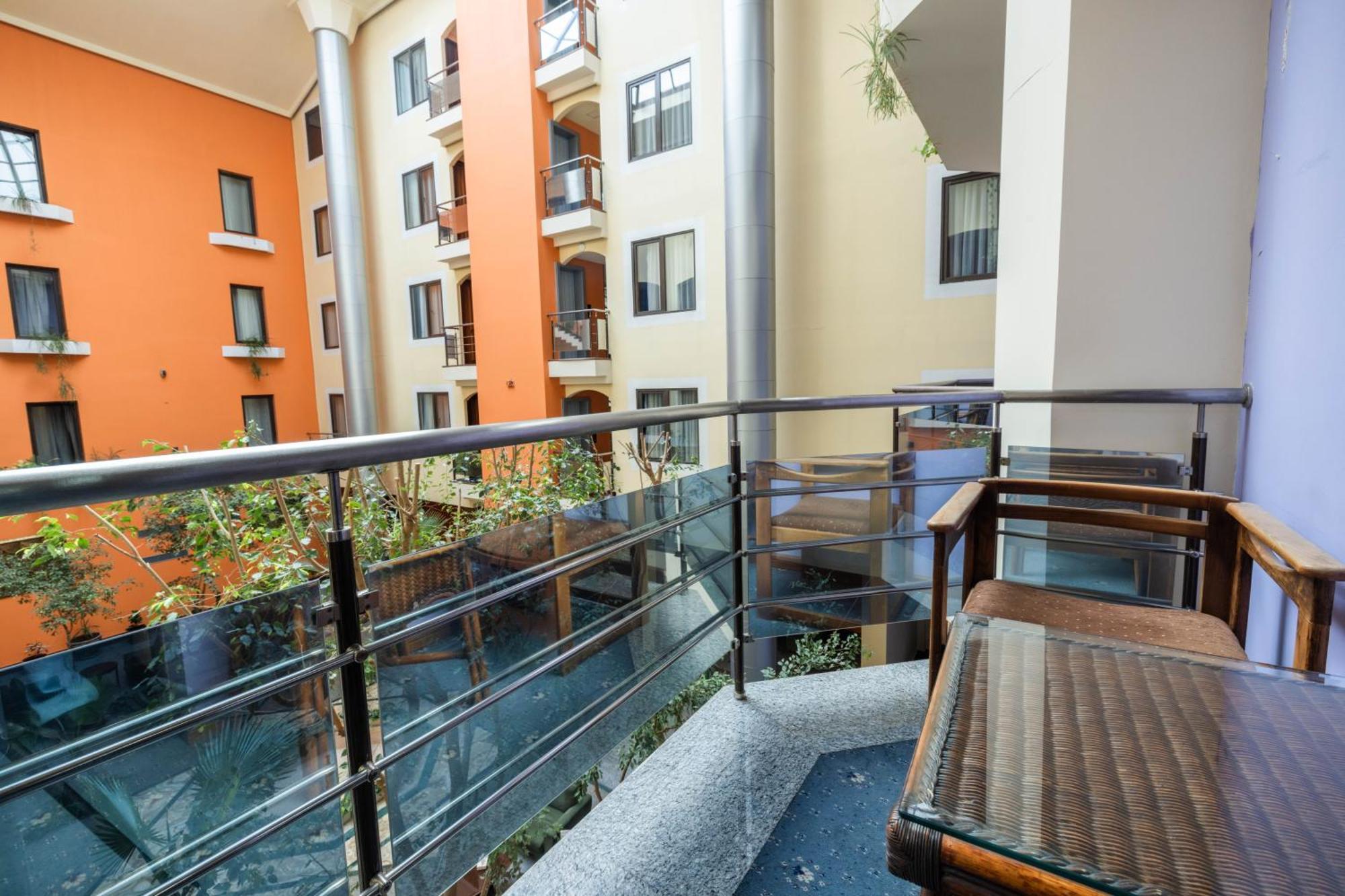 Ararat Hotel Yerevan Bagian luar foto