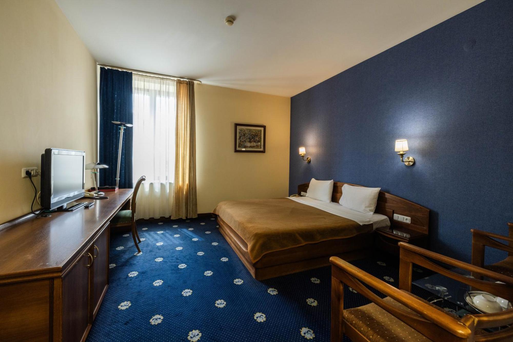 Ararat Hotel Yerevan Bagian luar foto