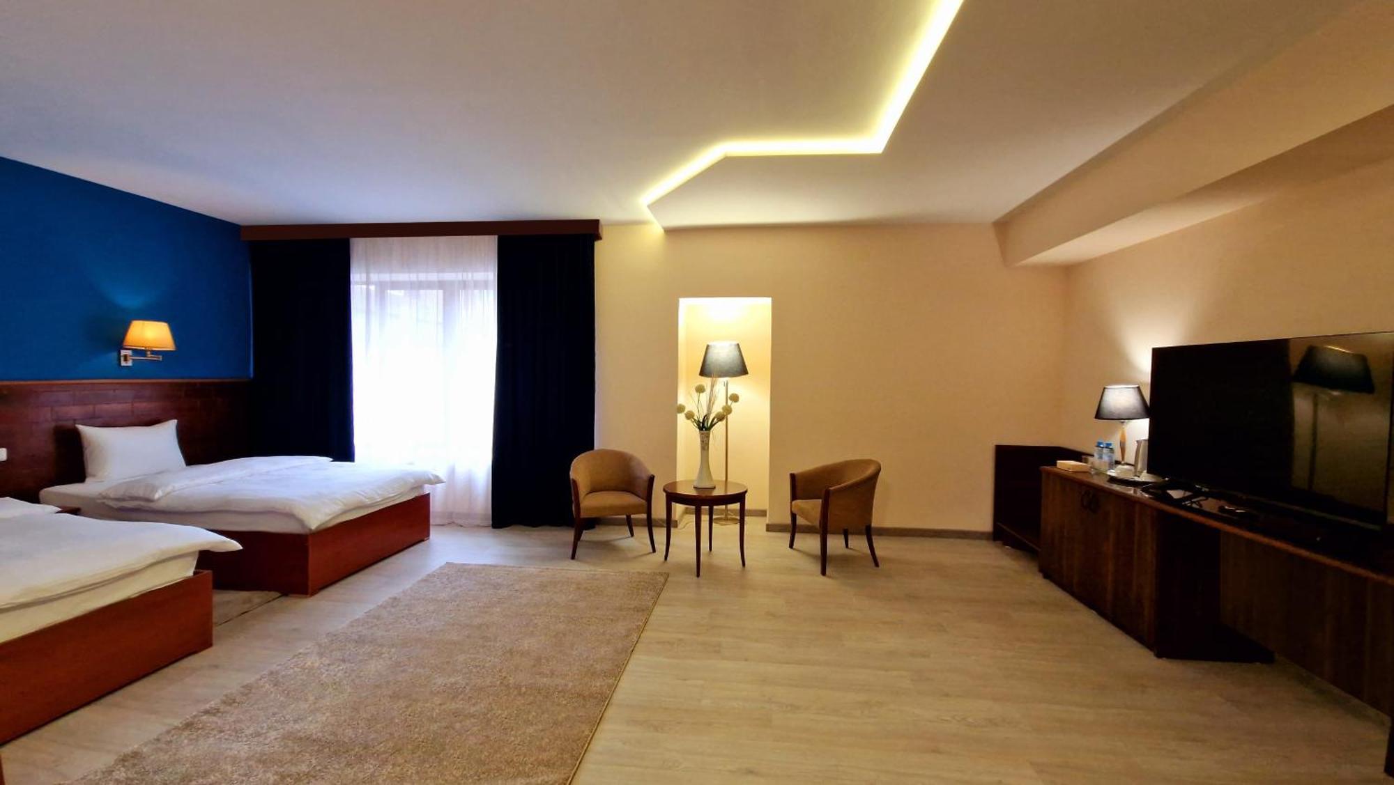 Ararat Hotel Yerevan Bagian luar foto
