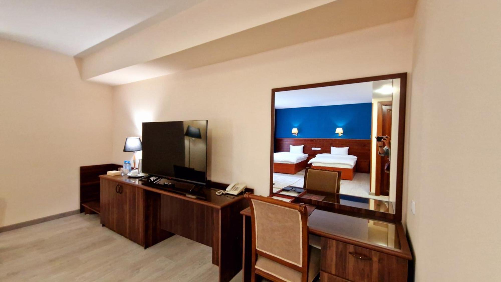 Ararat Hotel Yerevan Bagian luar foto