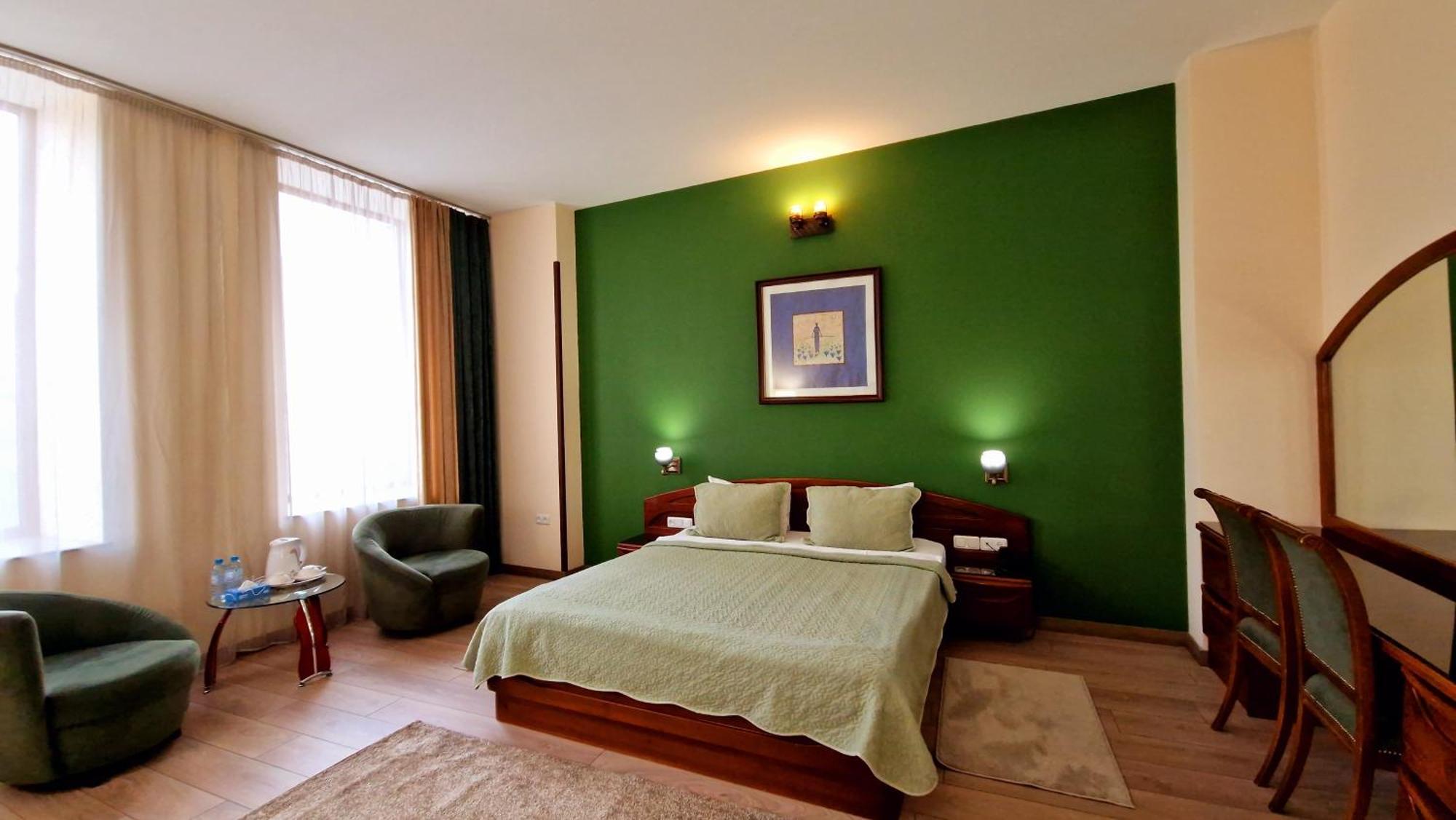 Ararat Hotel Yerevan Bagian luar foto