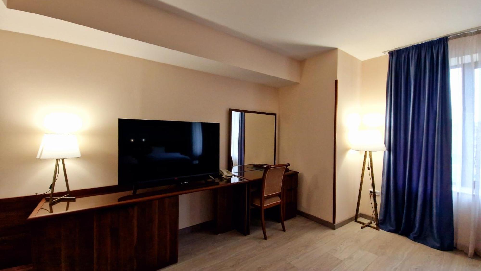 Ararat Hotel Yerevan Bagian luar foto
