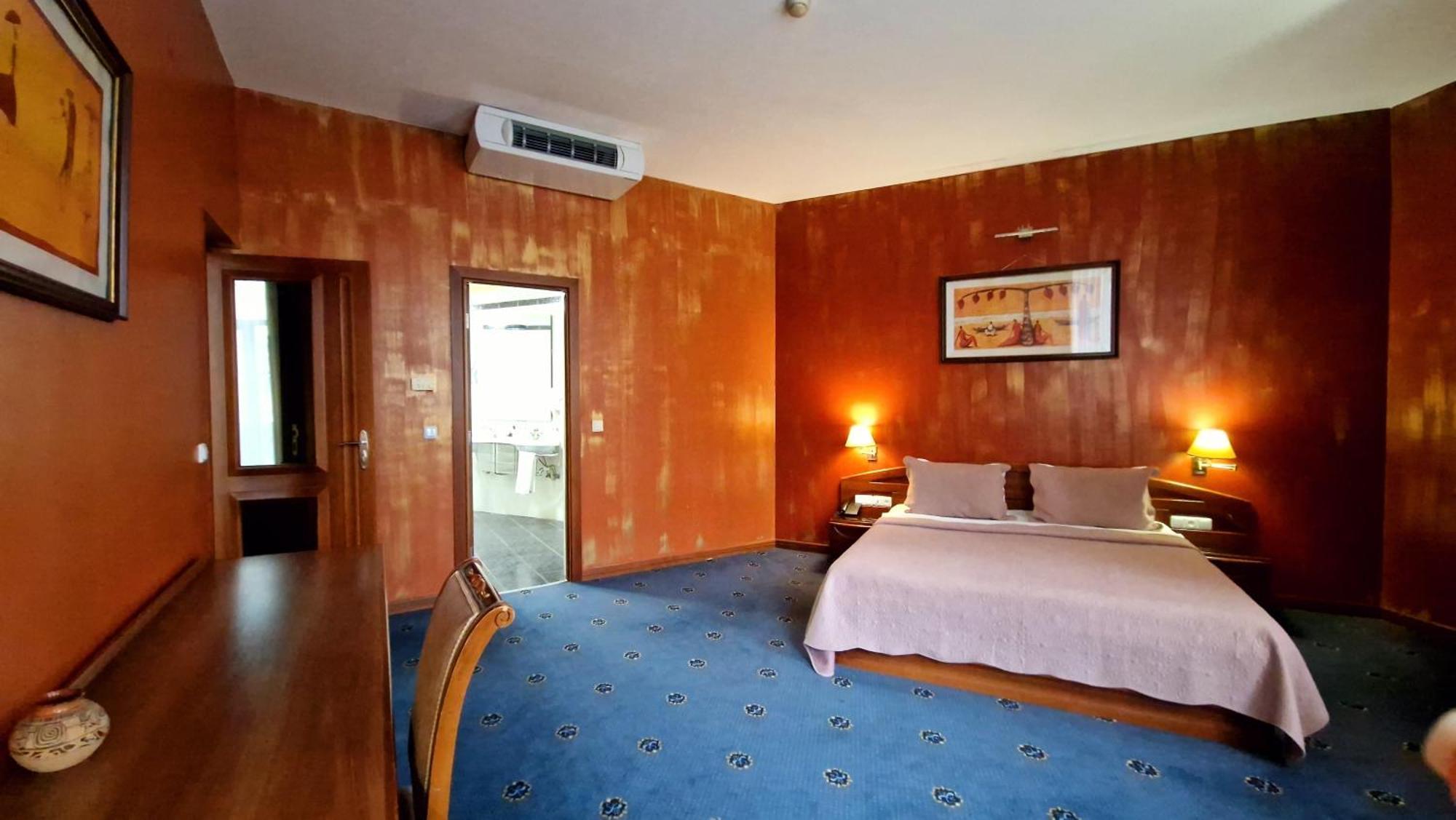Ararat Hotel Yerevan Bagian luar foto