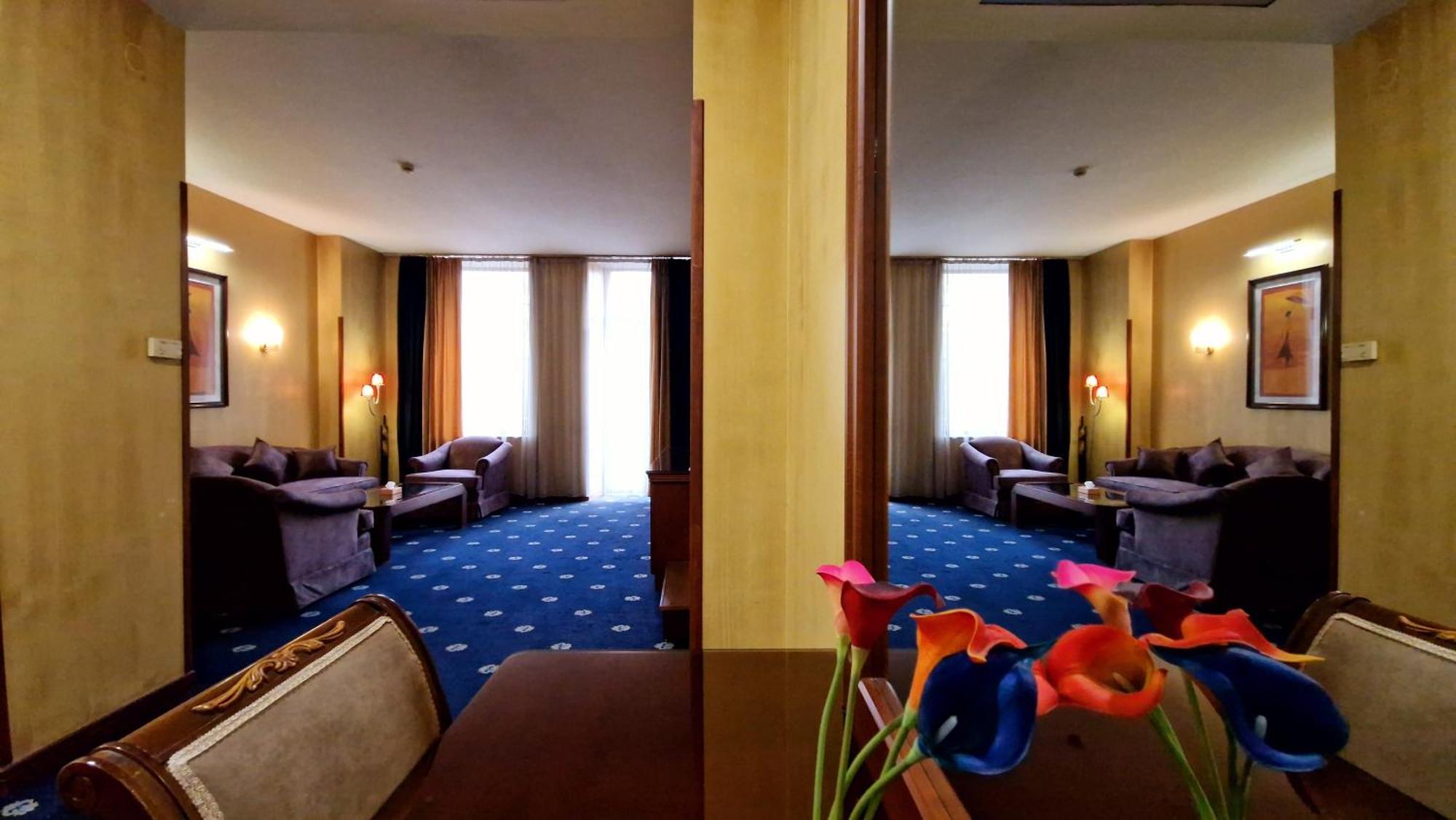 Ararat Hotel Yerevan Bagian luar foto