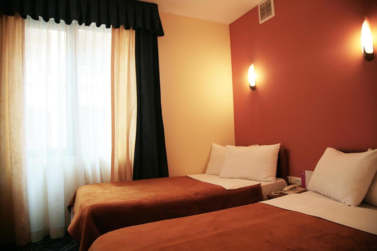 Ararat Hotel Yerevan Bagian luar foto