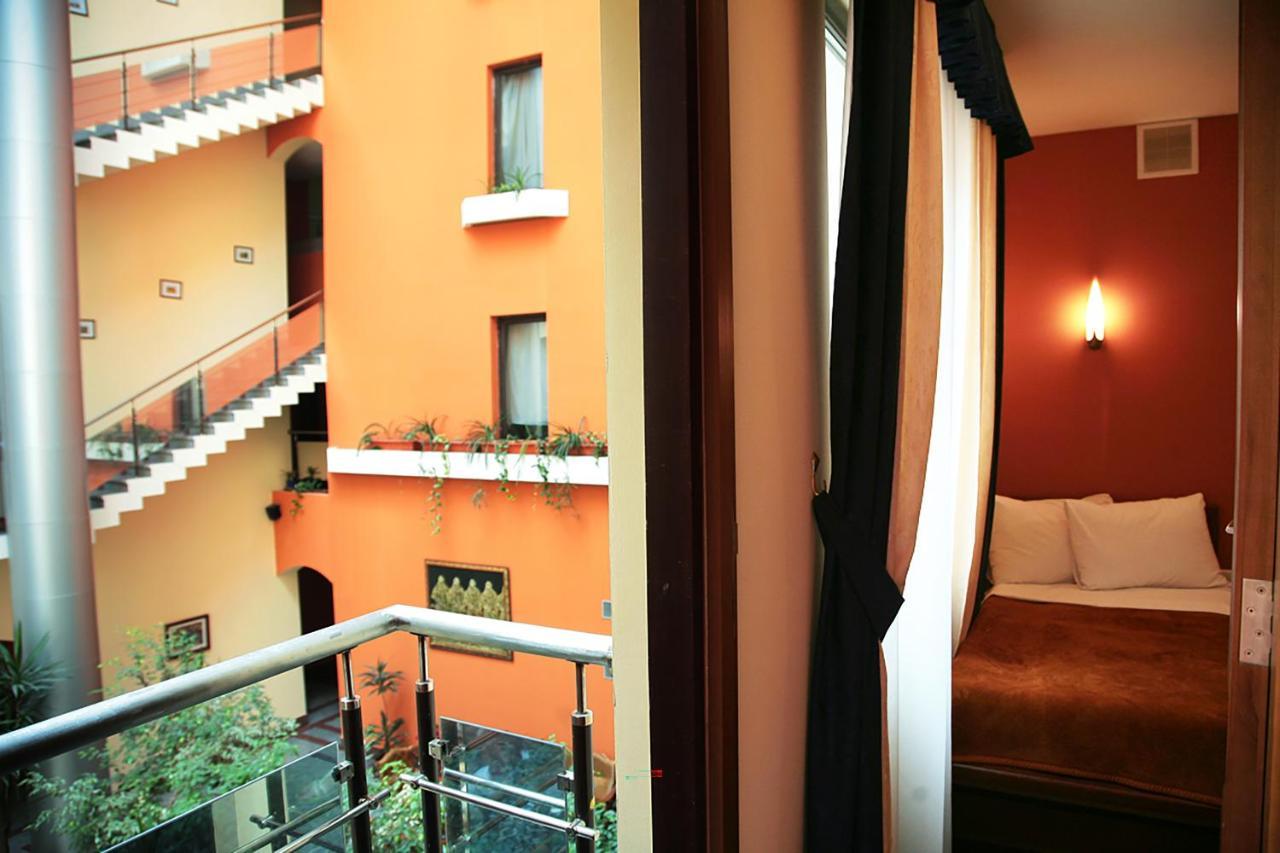 Ararat Hotel Yerevan Bagian luar foto