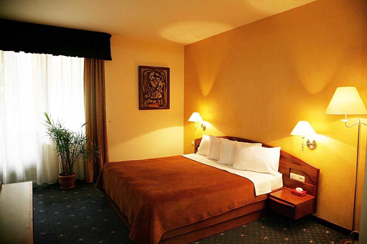 Ararat Hotel Yerevan Bagian luar foto